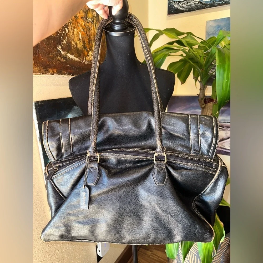 FINA FIRENZE TRAVEL DISTRESSED LEATHER MESSENGER BAG MANY POKETS .